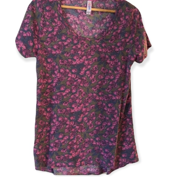 LuLaRoe Tops - Lularoe Classic T size medium